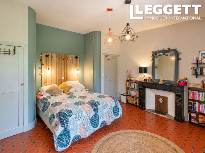 Image No.7-9 Bed House for sale