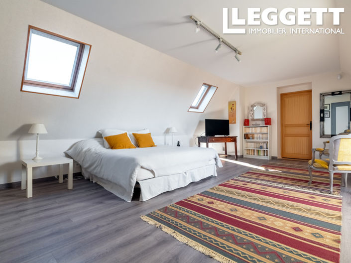 Image No.10-5 Bed House for sale