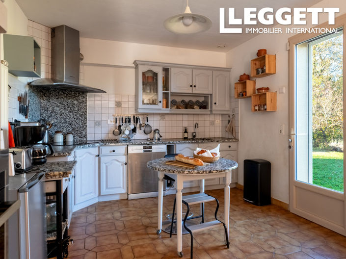 Image No.9-5 Bed House for sale