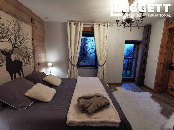 Image No.6-5 Bed House for sale