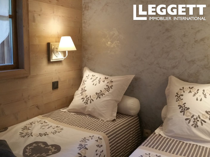 Image No.7-5 Bed House for sale