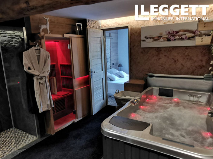 Image No.8-5 Bed House for sale