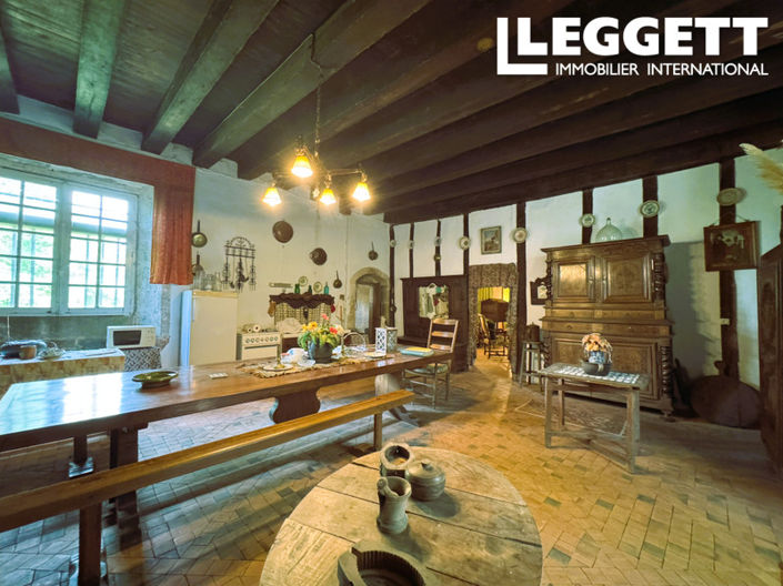 Image No.10-4 Bed Chateaux for sale