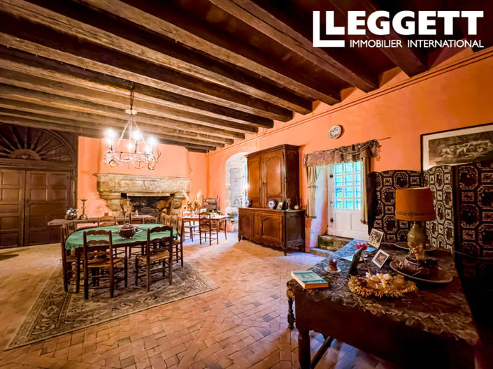 Image No.6-4 Bed Chateaux for sale