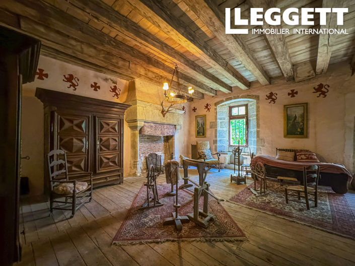 Image No.7-4 Bed Chateaux for sale