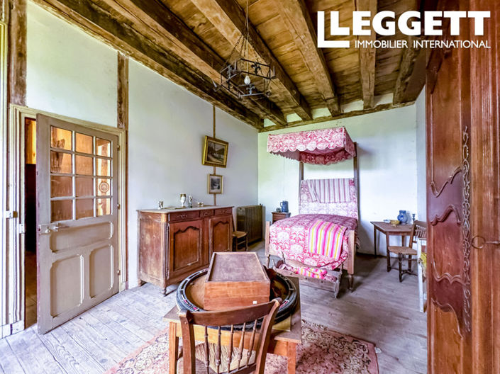 Image No.8-4 Bed Chateaux for sale