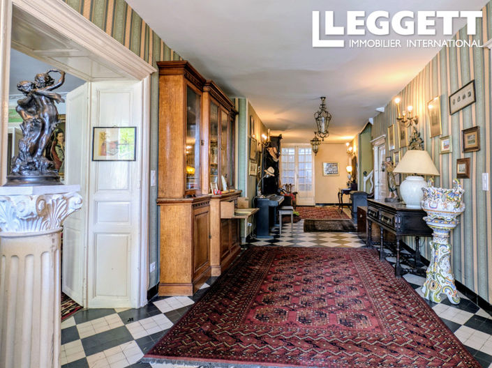 Image No.2-8 Bed House for sale