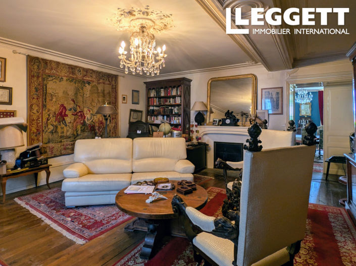 Image No.8-8 Bed House for sale