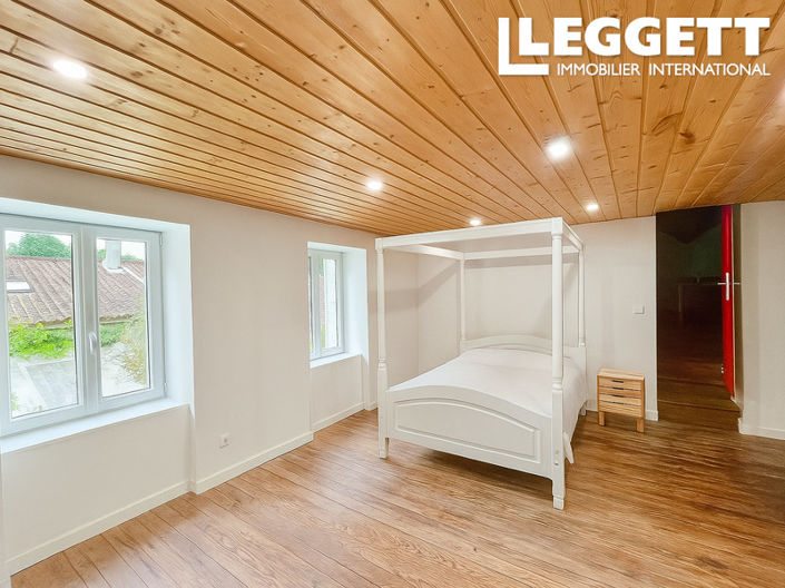 Image No.8-3 Bed House for sale