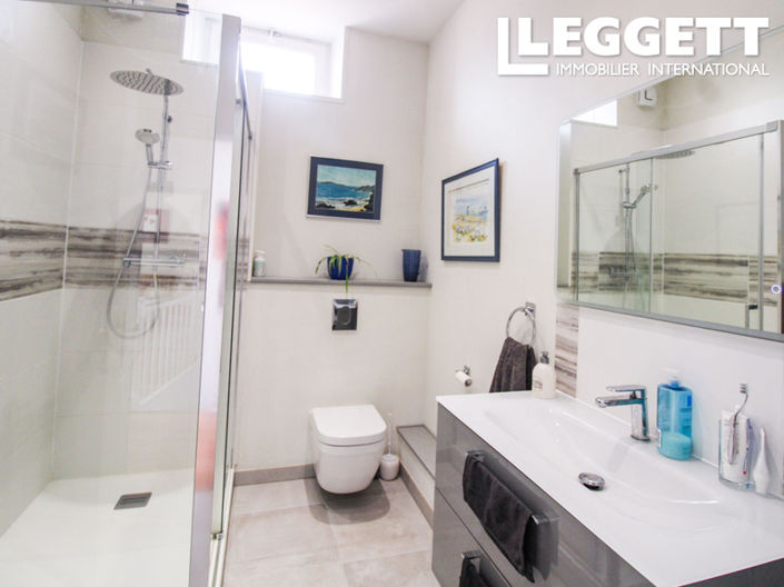 Image No.10-3 Bed House for sale