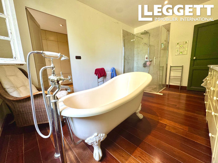 Image No.6-6 Bed House for sale