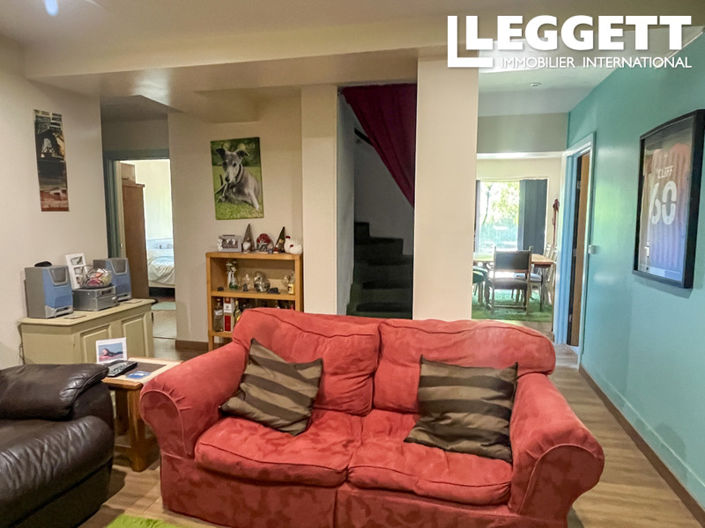 Image No.8-5 Bed House for sale