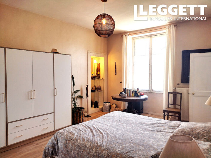 Image No.6-4 Bed House for sale