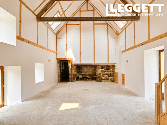 Image No.8-6 Bed House for sale