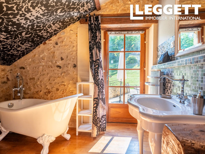 Image No.8-7 Bed House for sale