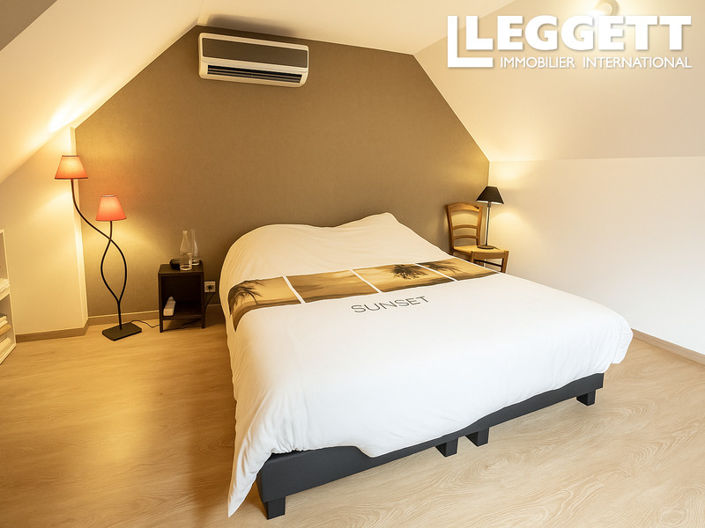 Image No.2-4 Bed House for sale