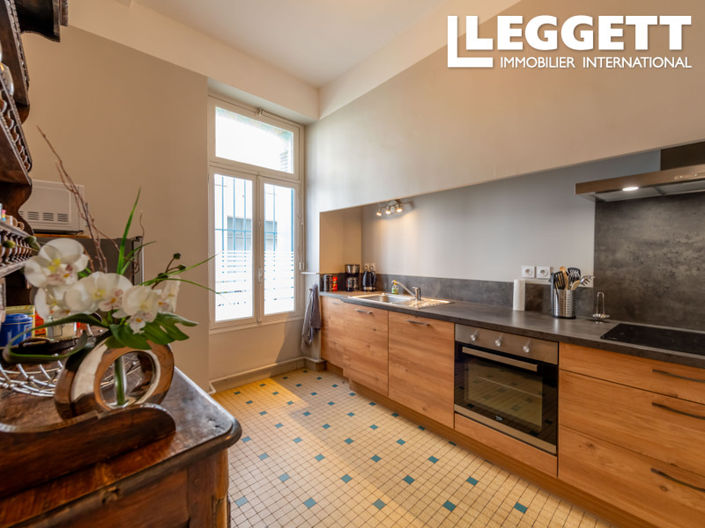 Image No.8-8 Bed Commercial for sale