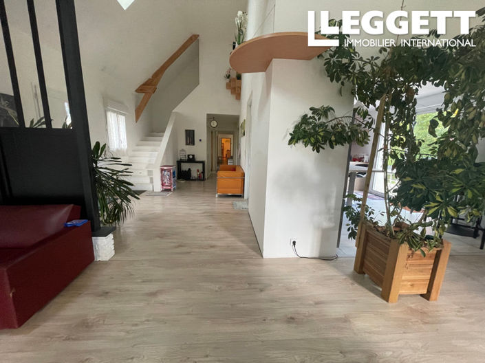 Image No.8-3 Bed House for sale