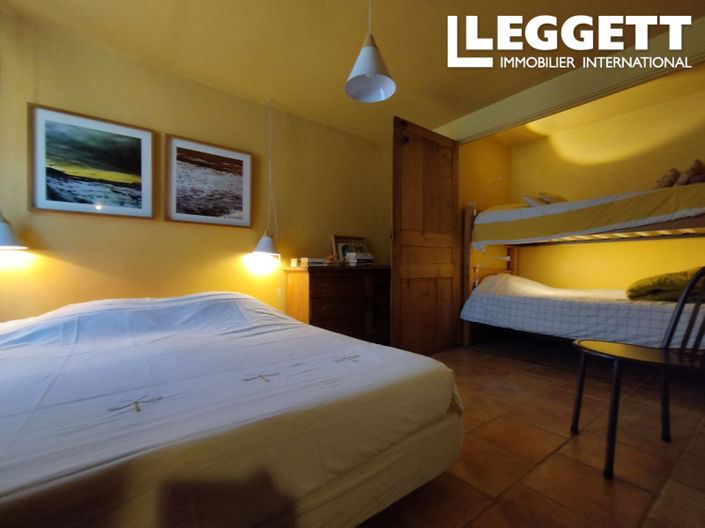 Image No.10-3 Bed House for sale