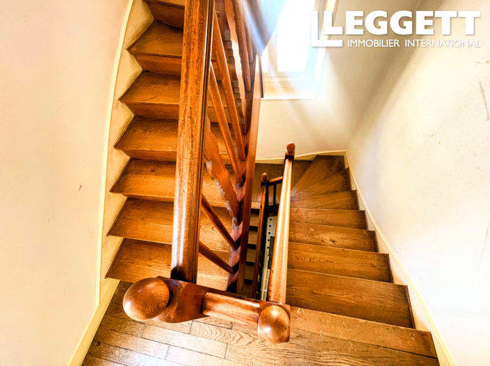 Image No.10-3 Bed Commercial for sale