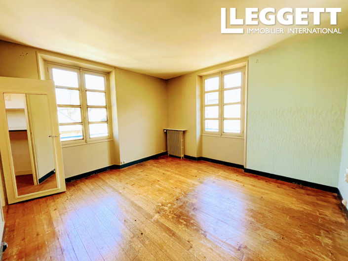 Image No.9-3 Bed Commercial for sale