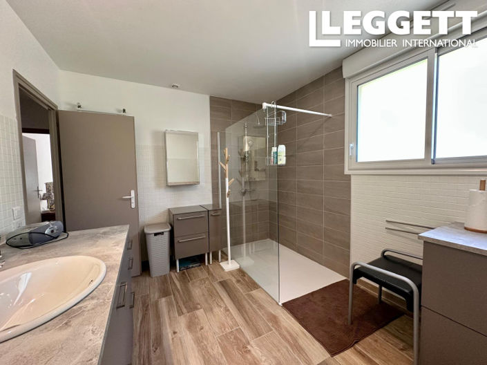 Image No.10-3 Bed House for sale