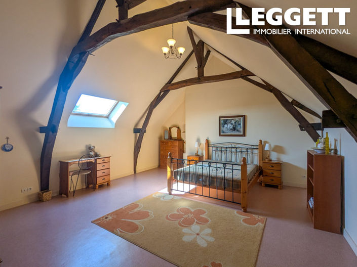 Image No.6-8 Bed House for sale