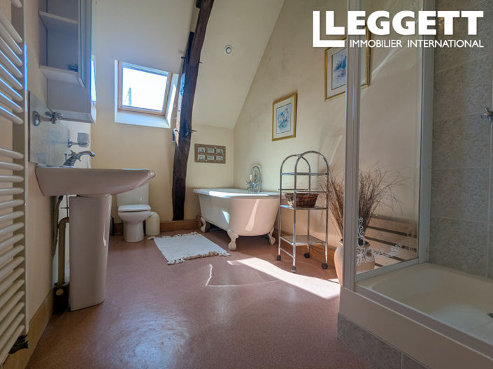 Image No.7-8 Bed House for sale