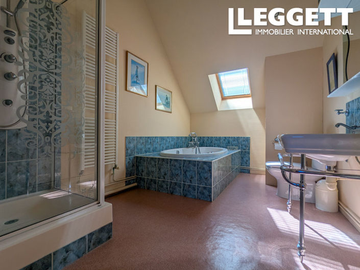 Image No.8-8 Bed House for sale