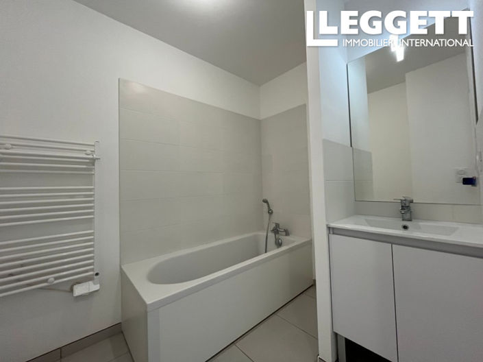 Image No.5-2 Bed House for sale