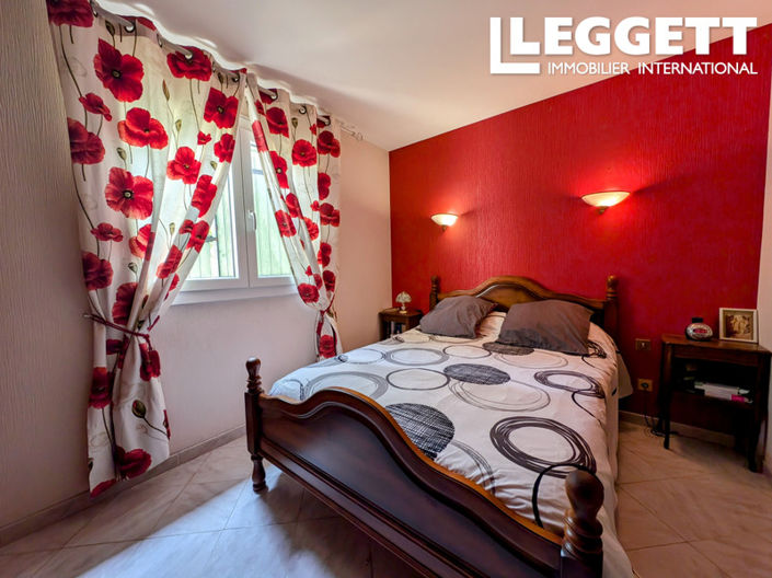 Image No.8-4 Bed House for sale