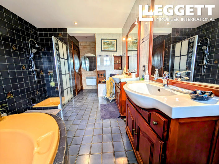 Image No.8-4 Bed House for sale