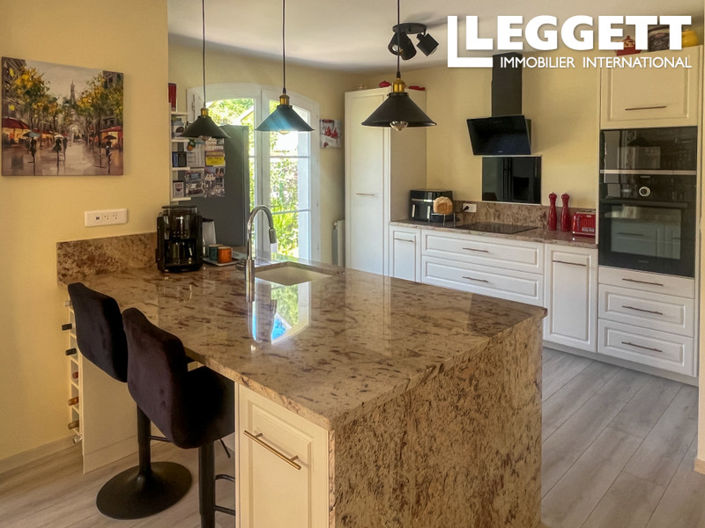 Image No.2-4 Bed House for sale