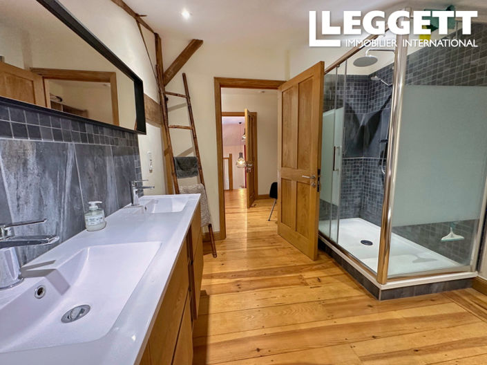 Image No.7-7 Bed House for sale