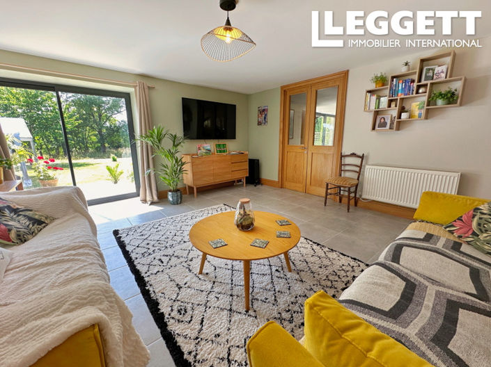 Image No.8-7 Bed House for sale