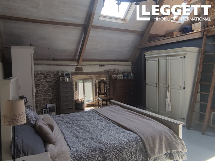 Image No.6-5 Bed House for sale