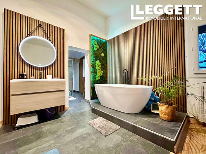 Image No.6-5 Bed House for sale