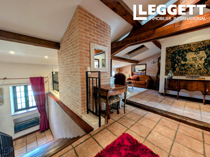 Image No.1-4 Bed House for sale