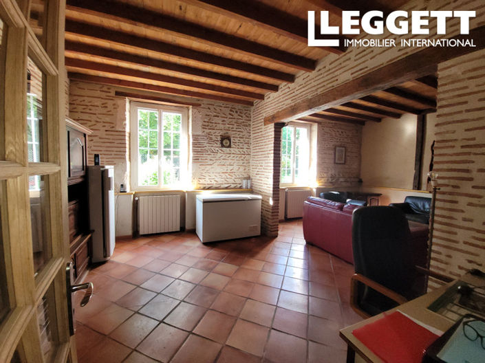 Image No.8-6 Bed House for sale