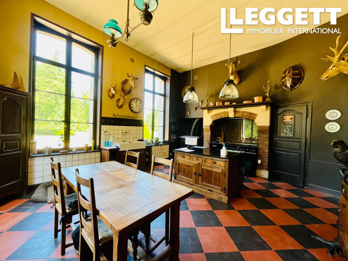 Image No.2-6 Bed Chateaux for sale