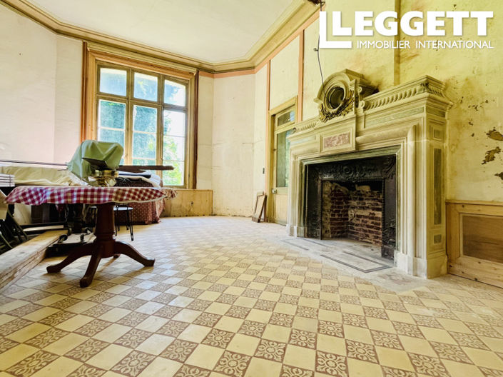 Image No.7-6 Bed Chateaux for sale