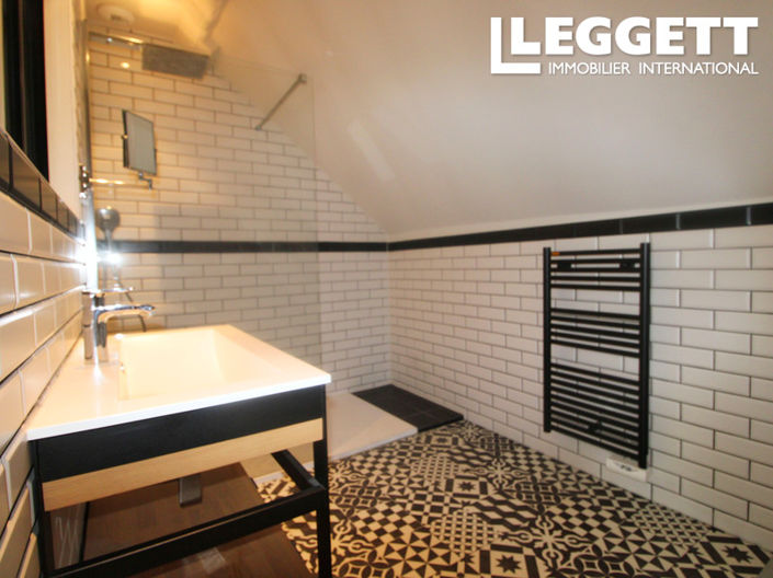 Image No.10-7 Bed House for sale