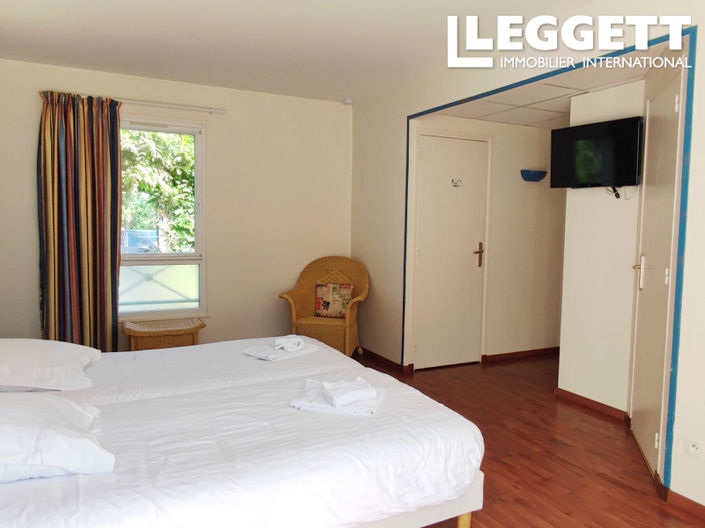 Image No.3-4 Bed Commercial for sale