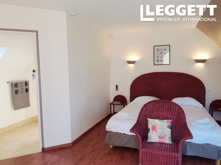 Image No.5-4 Bed Commercial for sale