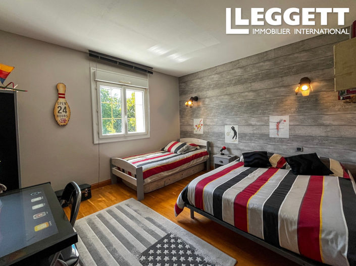 Image No.10-5 Bed House for sale