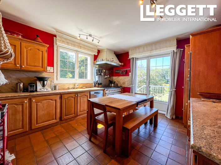 Image No.7-5 Bed House for sale