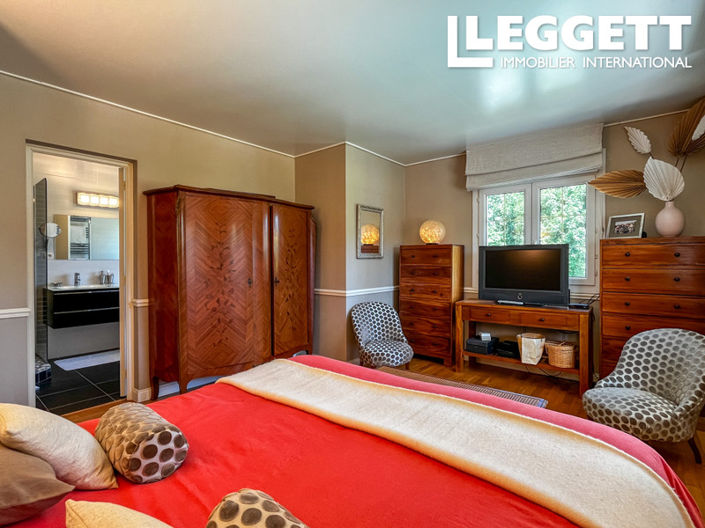 Image No.8-5 Bed House for sale