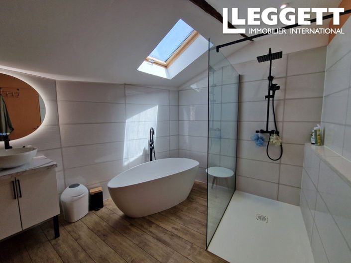 Image No.6-5 Bed House for sale