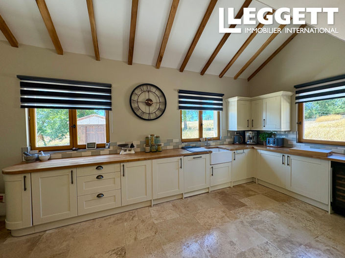 Image No.2-4 Bed House for sale