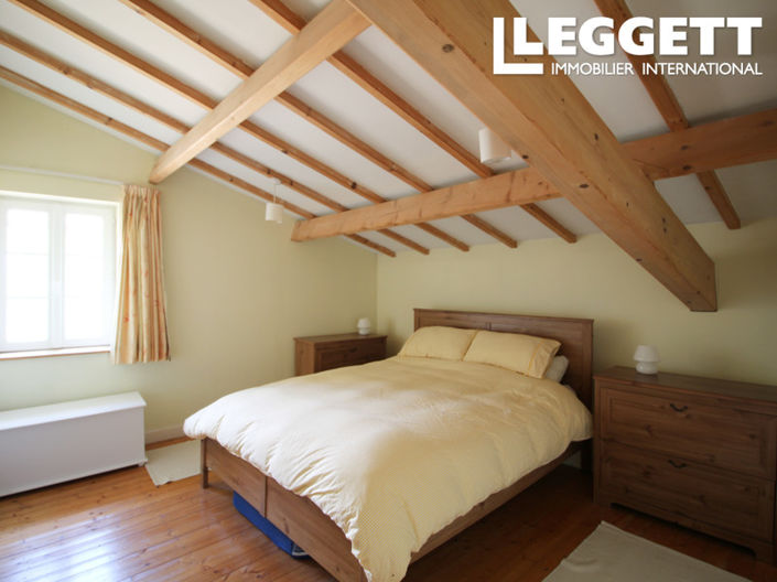 Image No.8-7 Bed House for sale